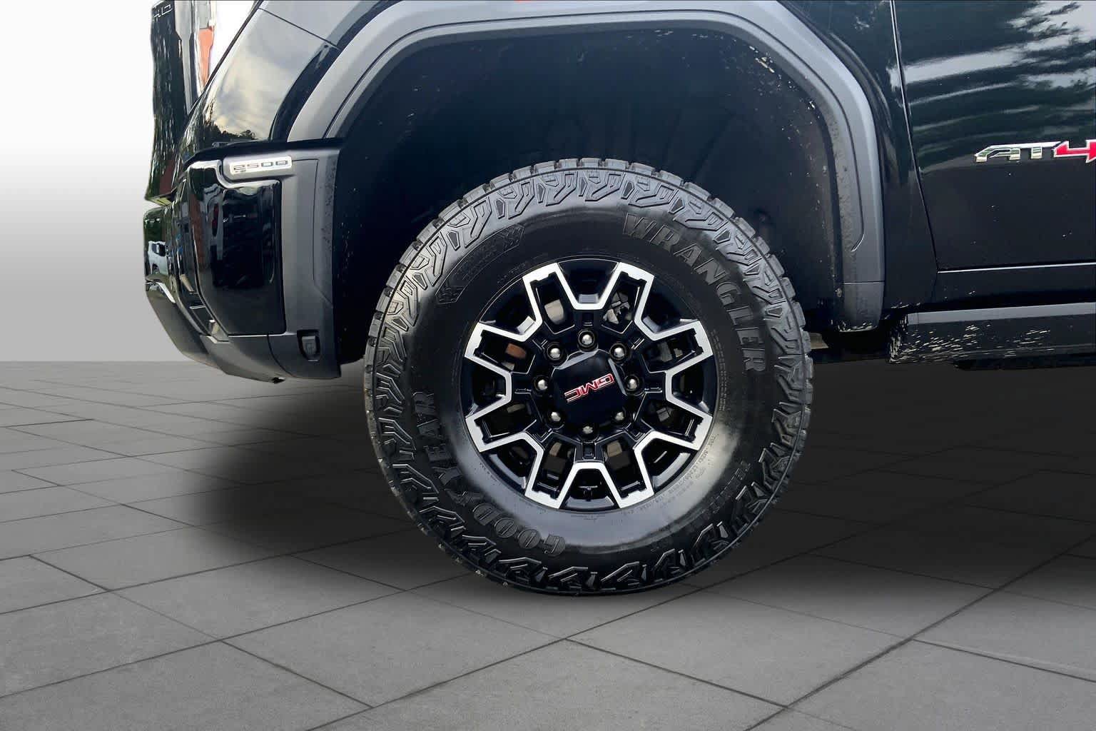 Used 2025 GMC Sierra 2500 AT4X AWD/4WD image 11
