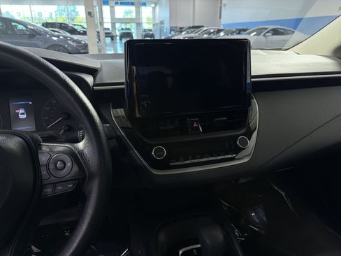 Used 2025 Toyota Corolla LE FWD image 18