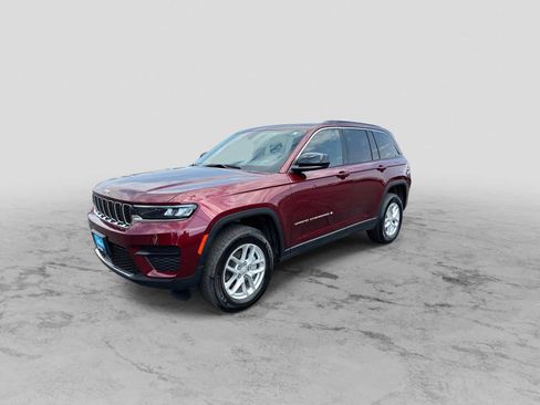 Used 2025 Jeep Grand Cherokee Laredo X w/ Luxury Tech Group I AWD/4WD image 4