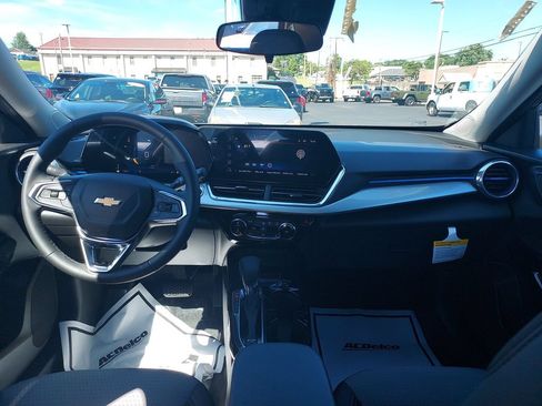 New 2026 Chevrolet Trax LT w/ LT Convenience Package FWD image 15