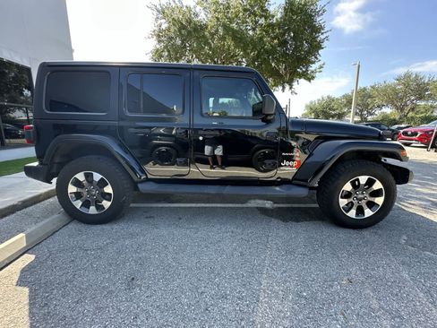 Used 2018 Jeep Wrangler Unlimited Sahara AWD/4WD image 10