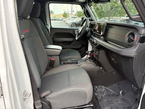 Used 2025 Jeep Wrangler Unlimited Rubicon AWD/4WD image 21