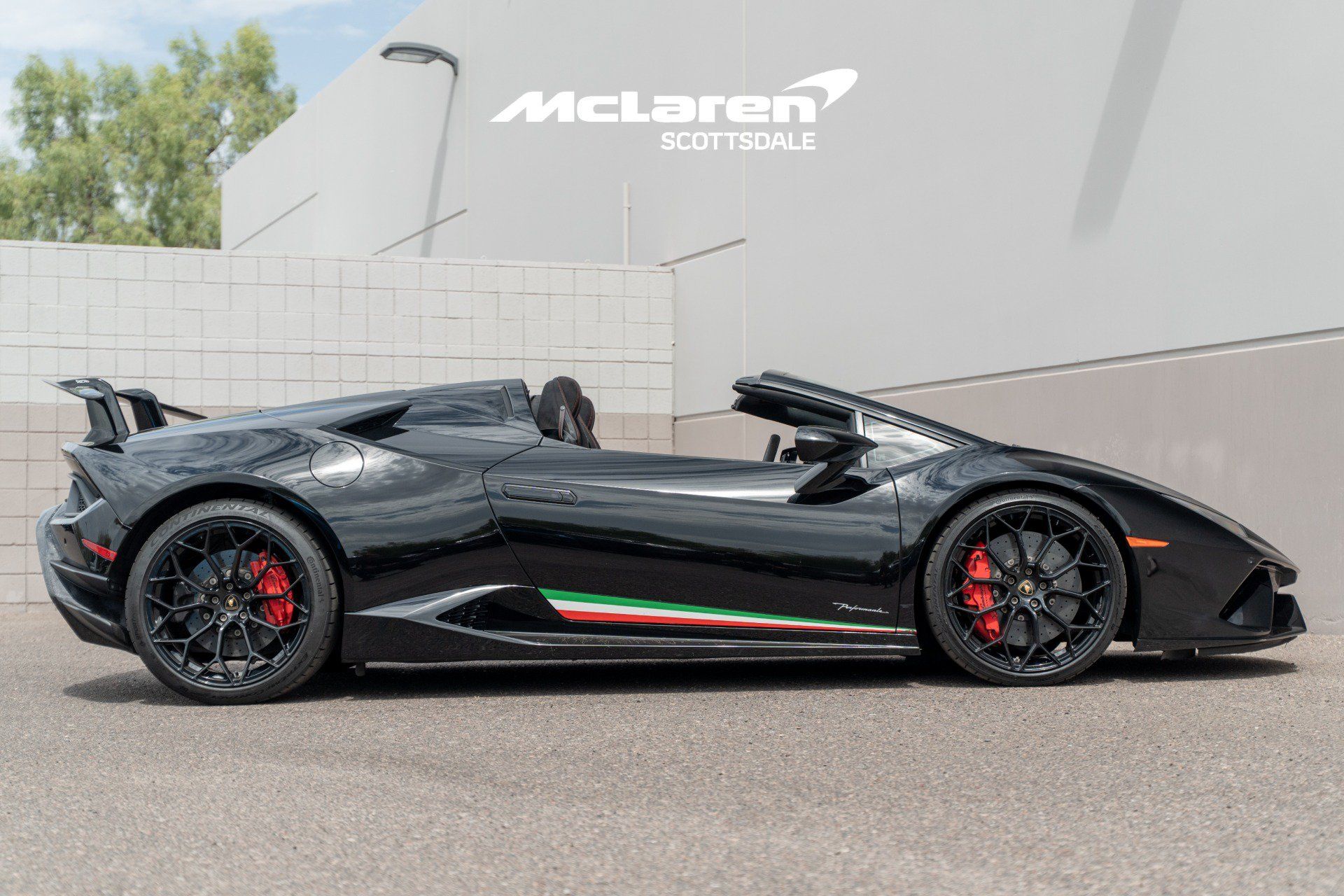 Used 2019 Lamborghini Huracan Performante AWD/4WD image 8