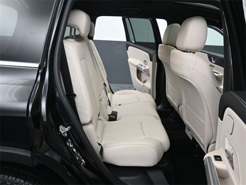 Used 2021 Mercedes-Benz GLB 250 4MATIC image 26