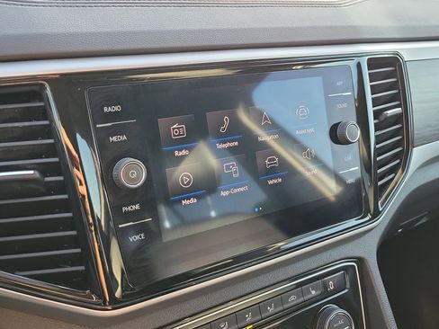 Used 2022 Volkswagen Atlas SE image 32