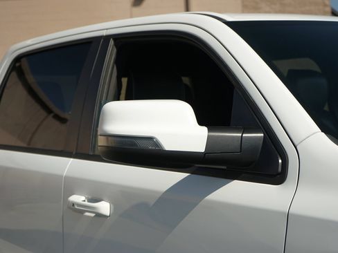 Used 2023 RAM 1500 Laramie AWD/4WD image 5