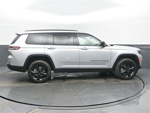 New 2025 Jeep Grand Cherokee L Limited image 6