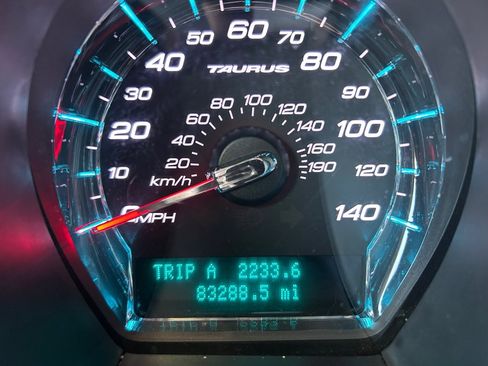 Used 2011 Ford Taurus SE FWD image 17