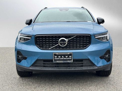Certified 2025 Volvo XC40 B5 Plus AWD/4WD image 9
