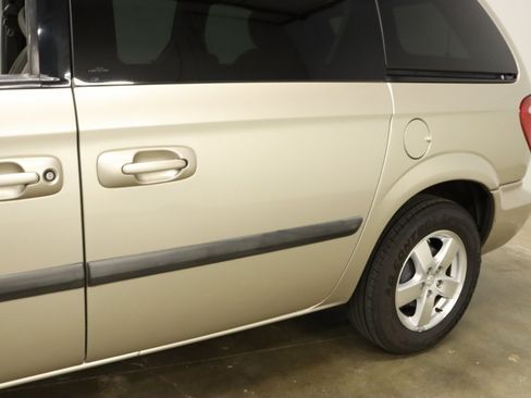Used 2007 Dodge Caravan SXT w/ Popular Equipment Group I FWD image 38