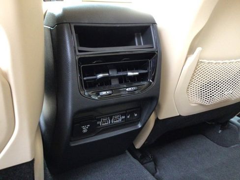 Used 2022 Jeep Grand Cherokee Limited image 17