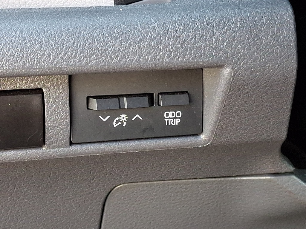 Used 2024 Toyota Sienna XLE FWD image 28