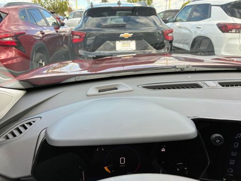 Used 2025 Chevrolet Trax LT image 33