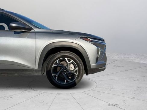 Certified 2025 Chevrolet Trax LT w/ Driver Confidence Package image 30