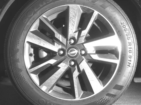 Used 2025 Nissan Versa SV image 12