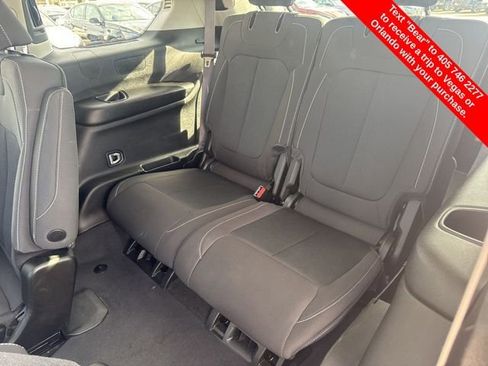 Used 2023 Jeep Grand Cherokee L Laredo image 15