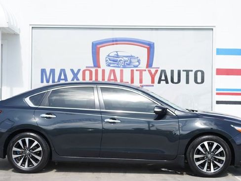 Used 2017 Nissan Altima 2.5 SV w/ Convenience Package image 2