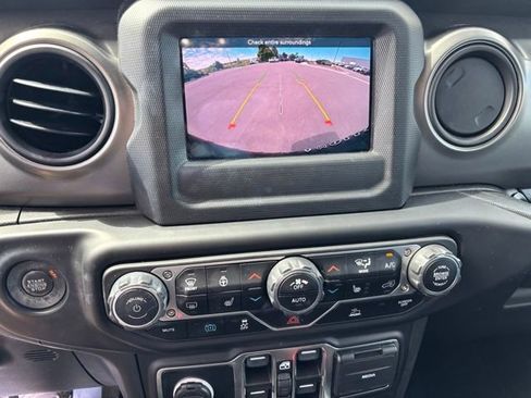 Used 2023 Jeep Wrangler Unlimited w/ Cold Weather Group AWD/4WD image 32