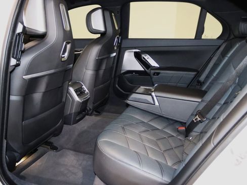 Used 2023 BMW 760i xDrive image 64