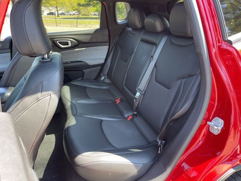 Used 2025 Jeep Compass Latitude w/ Sun & Sound Group AWD/4WD image 24