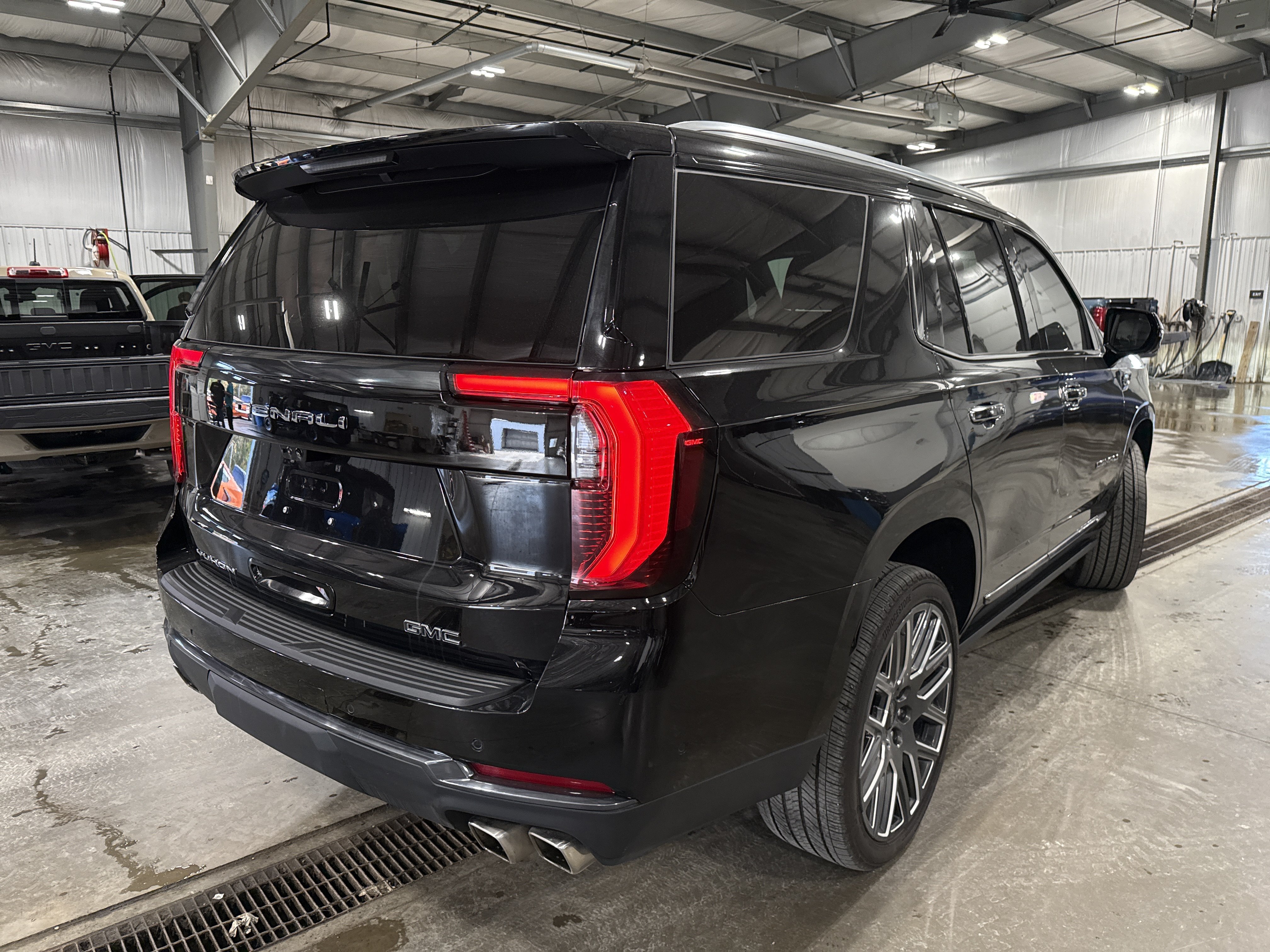 Used 2026 GMC Yukon Denali Ultimate AWD/4WD image 3