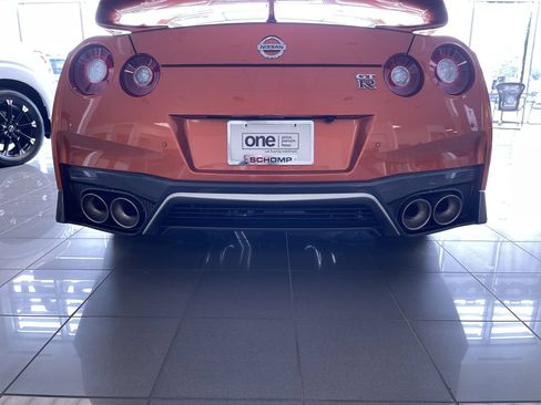 Used 2018 Nissan GT-R Premium w/ Premium Interior Package AWD/4WD image 24