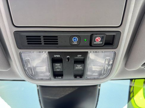 Used 2024 Honda Odyssey Touring image 25