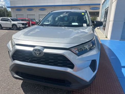 Used 2019 Toyota RAV4 LE FWD image 6