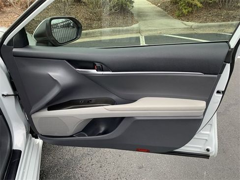 Used 2024 Toyota Camry SE image 13