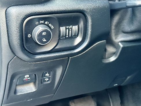 Used 2020 RAM 1500 Laramie RWD image 11