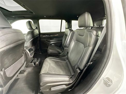 Used 2023 Jeep Grand Cherokee L Laredo image 26