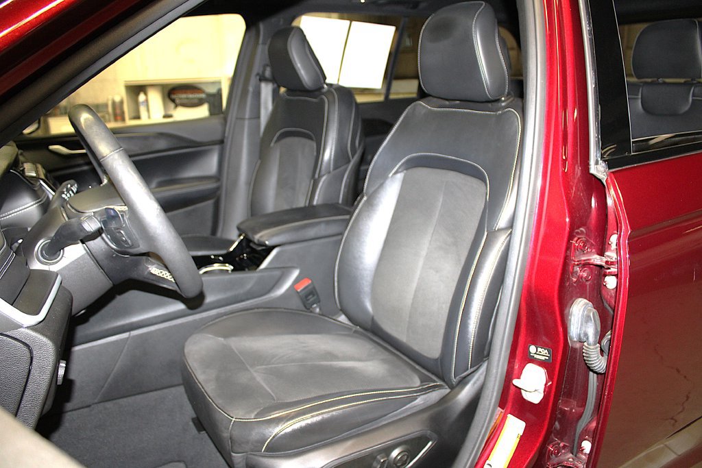 Certified 2023 Jeep Grand Cherokee Altitude AWD/4WD image 24