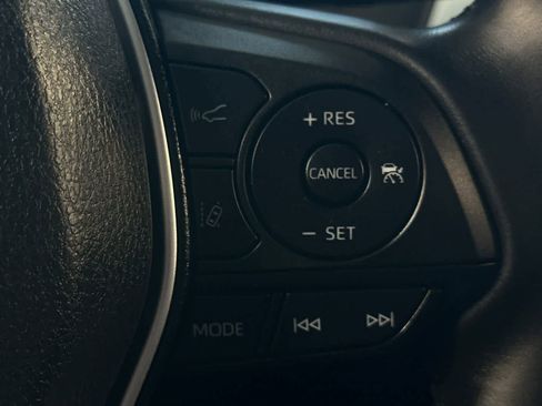Used 2024 Toyota Venza LE AWD/4WD image 30