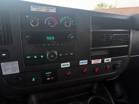 Used 2013 Chevrolet Express 2500 RWD image 22