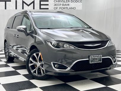 Used 2018 Chrysler Pacifica Limited w/ Tire & Wheel Group