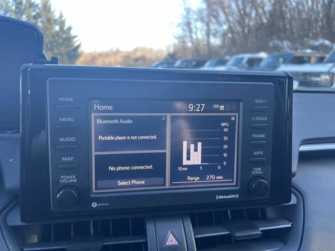 Used 2021 Toyota RAV4 LE image 10