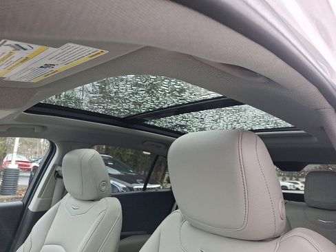 Used 2023 Cadillac XT4 Luxury w/ Cold Weather Package image 14