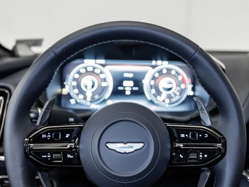 Used 2025 Aston Martin DBX 707 image 11
