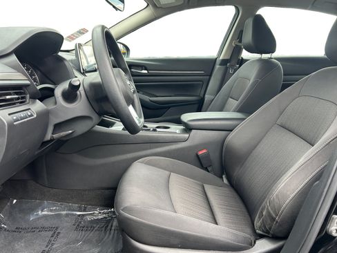 Used 2025 Nissan Altima 2.5 SV FWD image 9