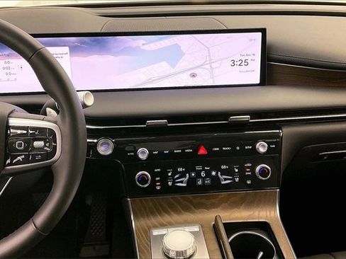 Used 2025 Genesis G80 2.5T Advanced image 6