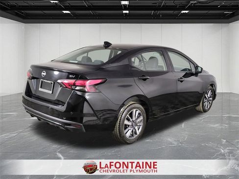 Used 2023 Nissan Versa SV image 8