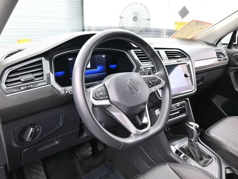 Used 2022 Volkswagen Tiguan SE image 10