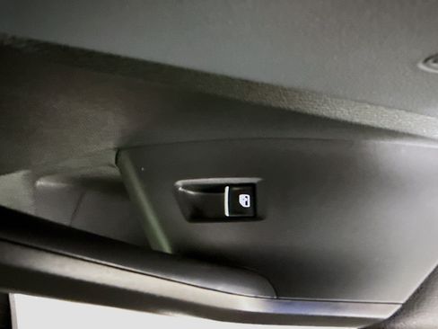 Used 2025 Volkswagen Jetta SE FWD image 31