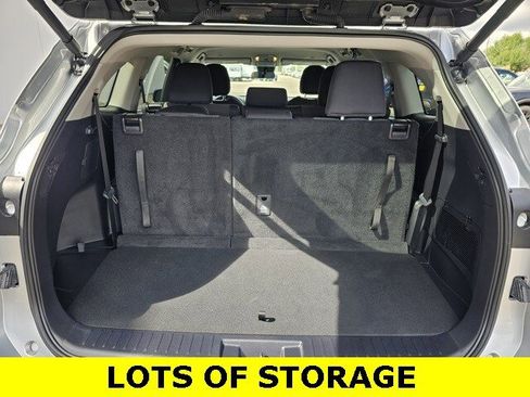 Used 2024 Toyota Highlander LE image 10