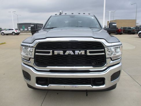 Used 2024 RAM 3500 Tradesman w/ Chrome Appearance Group AWD/4WD image 10