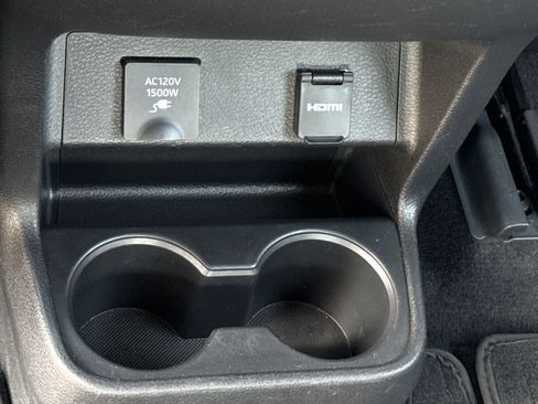 Used 2023 Toyota Sienna Platinum FWD image 15