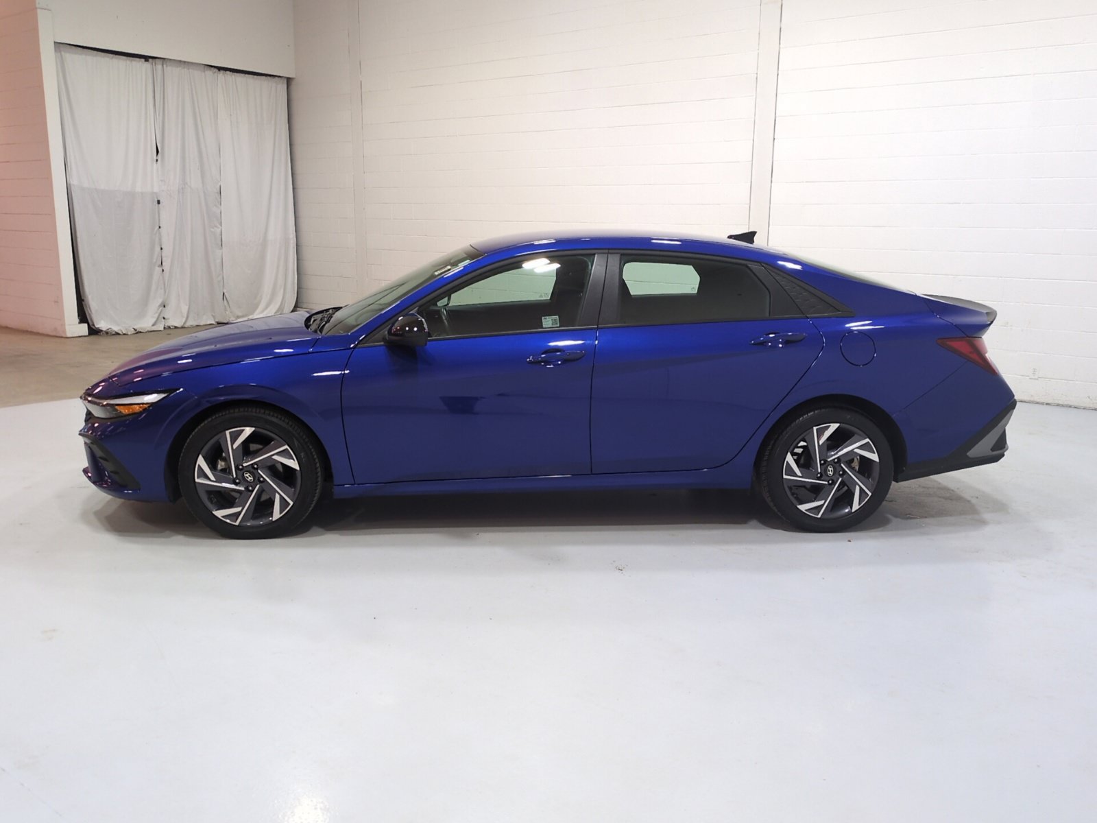 Used 2025 Hyundai Elantra Sport FWD image 6