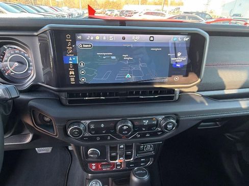 Used 2024 Jeep Gladiator Rubicon AWD/4WD image 28