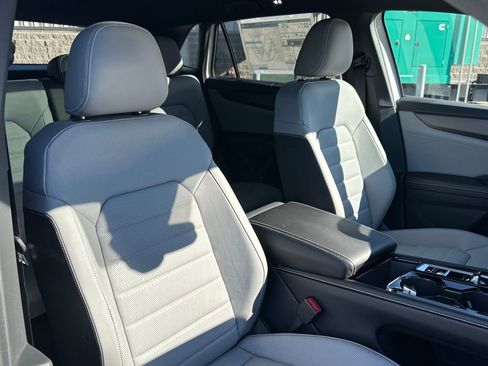 New 2026 Volkswagen Atlas Cross Sport SEL R-Line image 19