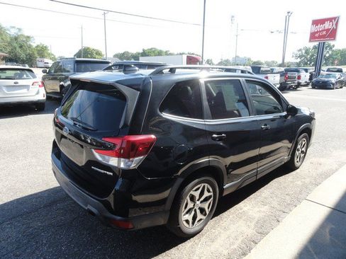 Used 2022 Subaru Forester Premium AWD/4WD image 4